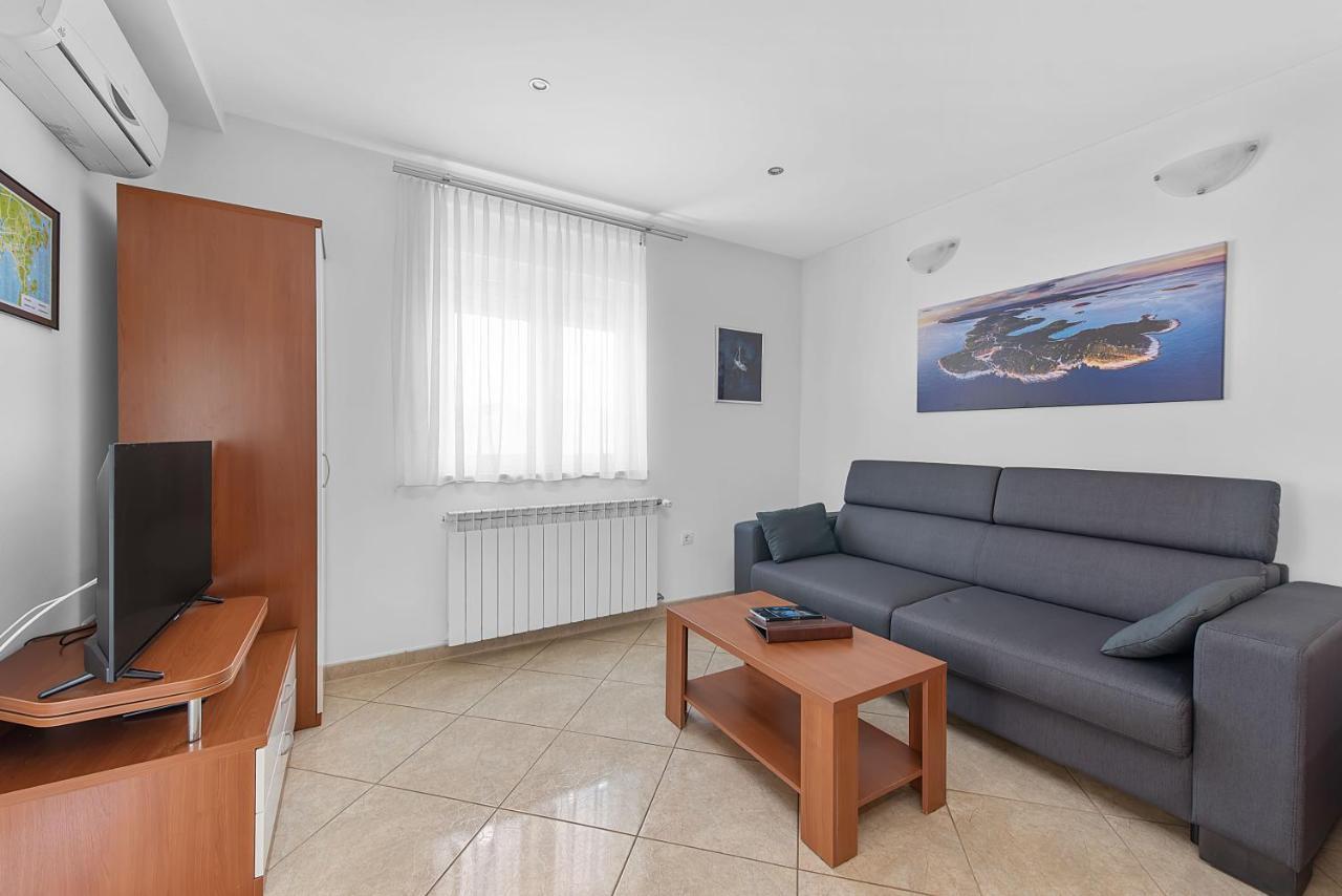 Apartma Summer House *